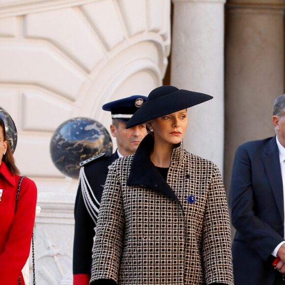 La princesse Stéphanie de Monaco, la princesse Charlene de Monaco, le prince Albert II de Monaco et la princesse Caroline de Hanovre - La famille princière de Monaco dans la cour du Palais Princier lors de la fête Nationale monégasque à Monaco, le 19 novembre 2018. © Jean-François Ottonello / Nice Matin / Bestimage