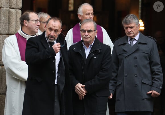 Les anciens coureurs cyclistes Bernard Hinault et Bernard Thévenet aux obsèques de Raymond Poulidor en l'église de Saint-Léonard-de-Noblat. Le 19 novembre 2019 © Patrick Bernard / Bestimage