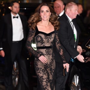 Le prince William, duc de Cambridge, et Kate Middleton, duchesse de Cambridge, arrivent à la soirée caritative "The Royal Variety Performance" à Londres, le 18 novembre 2019.