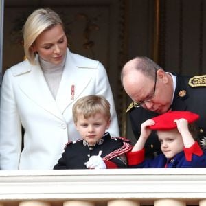 La princesse Charlene et le prince Albert II de Monaco, leurs enfants le prince Jacques et la princesse Gabriella - La famille princière de Monaco au balcon du palais lors de la Fête nationale monégasque à Monaco. Le 19 novembre 2019 © Dominique Jacovides / Bestimage