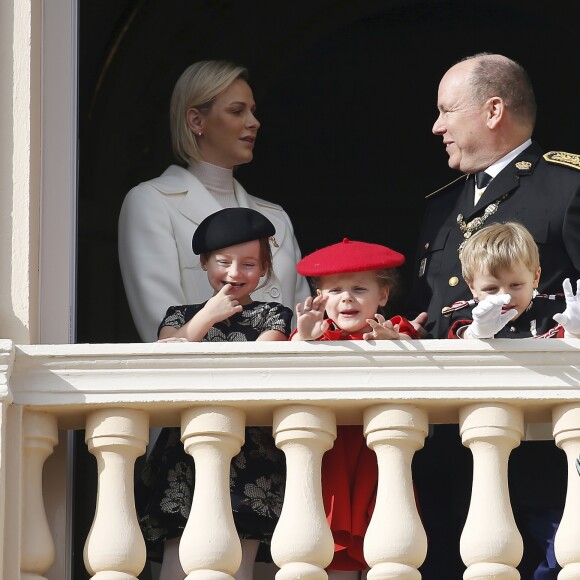 La princesse Charlène, le prince Albert II, le prince héréditaire Jacques, la princesse Gabriella et Kaia Rose Wittstock - La famille princière de Monaco au balcon du palais lors de la Fête nationale monégasque à Monaco. Le 19 novembre 2019 © Jean-François Ottonello / Nice Matin / Bestimage