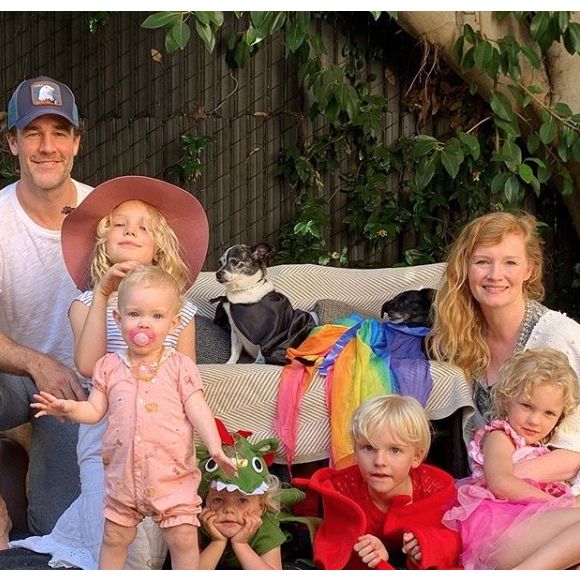 James Van Der Beek, son épouse Kimberly et leurs enfants Olivia, Annabel, Emilia et Joshua. Instagram. Le 26 août 2019.