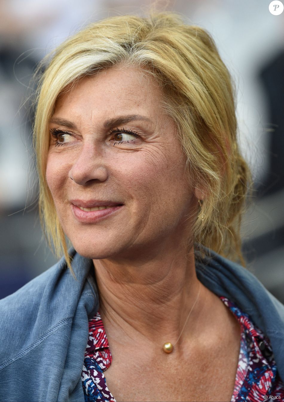 Michèle Laroque au Stade de France. Saint-Denis. Le 8 mai ...