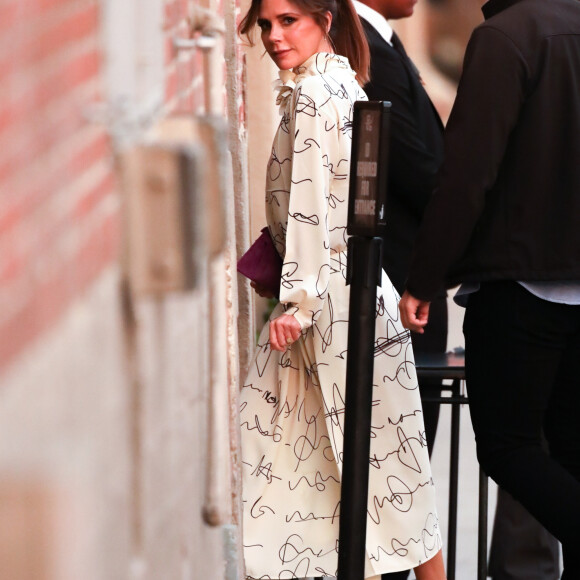 Victoria Beckham arrive dans les studios de l'émission "Jimmy Kimmel Live!" au El Capitan Entertainment Centre à Hollywood, Los Angeles, le 19 novembre 2019.