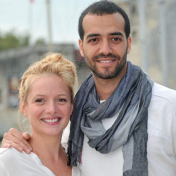 Tarek Boudali et Charlie Bruneau posent pour le photocall de la série "En Famille" durant le 15e Festival de la Fiction Tv à La Rochelle le 13 Septembre 2013.
