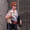 Susan Sarandon se promène dans New York avec son chien le 7 octobre 2019.