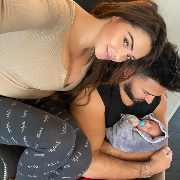 Nabilla dévoile pour la première fois le visage de son fils Milann, le 11 novembre 2019, sur Instagram.