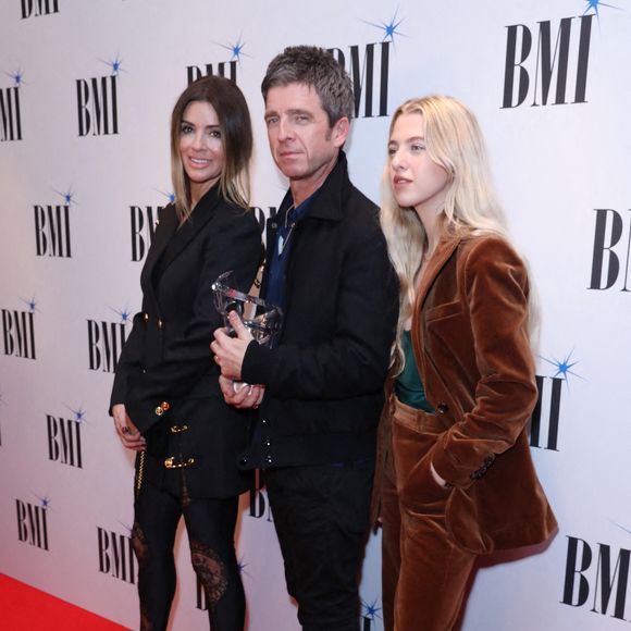 Sara Macdonald, Noel Gallagher et sa fille Anais Gallagher aux BMI London Awards 2019 à Londres. Le 21 octobre 2019.