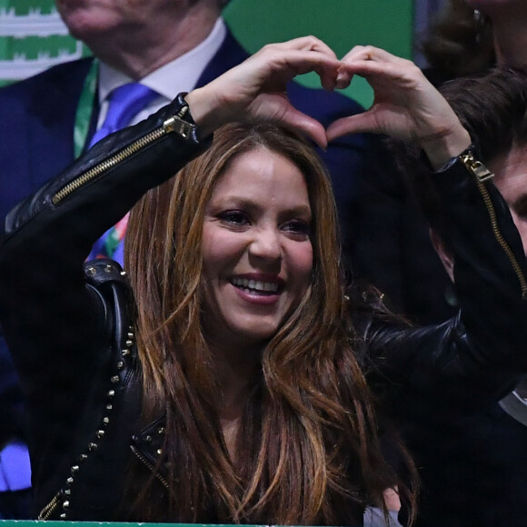Shakira et son compagnon Gérard Piqué dans les tribunes de la finale de la Coupe Davis à Madrid, le 24 novembre 2019.