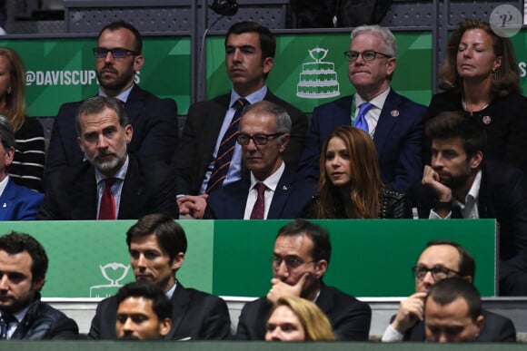 Le roi Felipe VI d'Espagne, Shakira et Gérard Piqué lors de la finale de la Coupe Davis à Madrid, face à Denis Shapovalov (6-3, 7-6), le 24 novembre 2019.