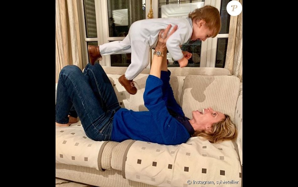 Sylvie Tellier et son plus jeune fils, Roméo, sur Instagram le 14 octobre 2019. Purepeople Sylvie Tellier et son plus jeune fils, Roméo, sur Instagram le 14 octobre 2019. Purepeople