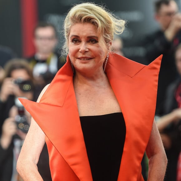 Catherine Deneuve lors de la projection du film "La Vérité" lors de la cérémonie d'ouverture du 76ème festival du film de Venise, la Mostra, sur le Lido au Palais du cinéma de Venise, Italie, le 28 août 2019.