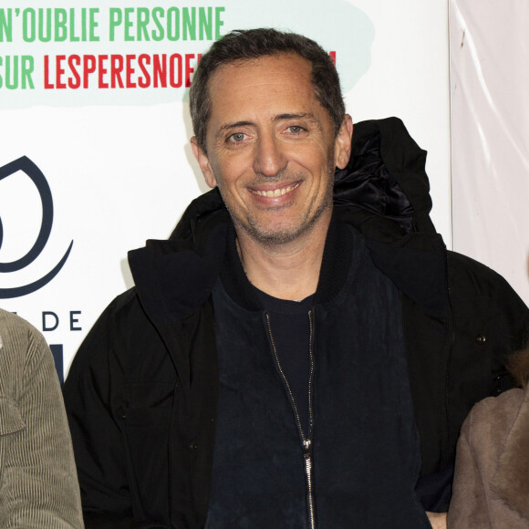 Gad Elmaleh assiste au lancement officiel des "Pères Noël Verts" du Secours Populaire sur la place de l'Hôtel de Ville à Paris le 25 novembre 2019. © Jack Tribeca/Bestimage