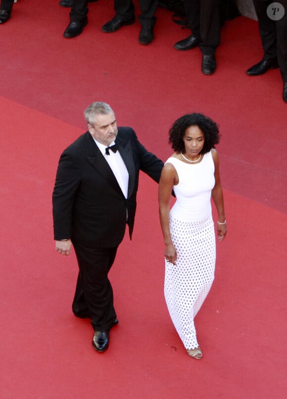 Luc Besson et sa femme Virginie Silla - Montée des marches du film "The Last Face" lors du 69ème Festival International du Film de Cannes, le 20 mai 2016.