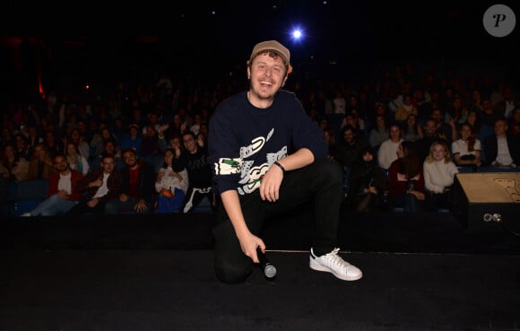 Exclusif - Norman Thavaud ( You Tubeur) - Norman Thavaud présente son court-métrage en collaboration avec Fanta et Disney à Disneyland Paris le 24 octobre 2019 © Veeren/Bestimage FANTA et NORMAN présentaient le court métrage " L'École des Vampires ", écrit et joué par le célèbre YouTubeur, au Parc Disneyland Paris dans le cadre de la 3ème édition de FantaxYou et d'Halloween. Norman, les YouTubeurs J.Rachid, Ludoc, ou encore J.Rotella (grand gagnant du FantaxYou3) étaient présents pour l'occasion. Les heureux élus, ayant eu la chance de vivre cette soirée exceptionnelle, ont été plongés dans une ambiance monstrueusement magique. Projection exclusive et privatisation de trois attractions ... Un programme complètement déjanté permettant de lancer les festivités, avant la grande soirée du Fanta Halloween Show à la Gaîté Lyrique le jeudi 31 octobre prochain en compagnie de GIMS et bien d'autres guests ! Pour une fête d'Halloween toujours plus fun, un lieu expérientiel éphémère et inédit FANTA était à découvrir ce week-end au centre commercial Les 4 TEMPS à La Défense. Trois salles, trois ambiances, trois expériences ! Les visiteurs ont dû affronter leurs peurs les plus sombres et relever des défis monstrueusement déjantés : danse karaoké, chasse aux zombies et autres mystérieuses activités pour une expérience toujours plus immersive ! A propos du court-métrage " L'École des Vampires " : Le soir d'Halloween, Norman se rend à une soirée déguisée en vampire. Il perd connaissance et se réveille dans un lieu étrange qui s'avère être une école pour vampires. J.Rotella, le gagnant du FantaxYou3, et Ludoc, intervenant sur la partie postproduction et réalisation pendant le FantaxYou3, ont collaboré sur ce court métrage. Diffusé vendredi 25 octobre sur la chaîne YouTube de Norman.