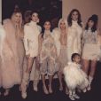 Kris Jenner, Khloé Kardashian, Kendall Jenner, Kourtney Kardashian, Kim Kardashian, Caitlyn Jenner et Kylie Jenner ainsi que la petite North West lors du défilé de mode Yeezus du rappeur et créateur Kanye West. Photo publiée sur Instagram, le 11 février 2016.