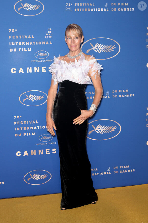 Estelle Lefébure (robe Yanina Couture) - Photocall du dîner d'ouverture du 72ème Festival International du Film de Cannes, le 14 mai 2019. © Jacovides-Borde-Moreau/Bestimage