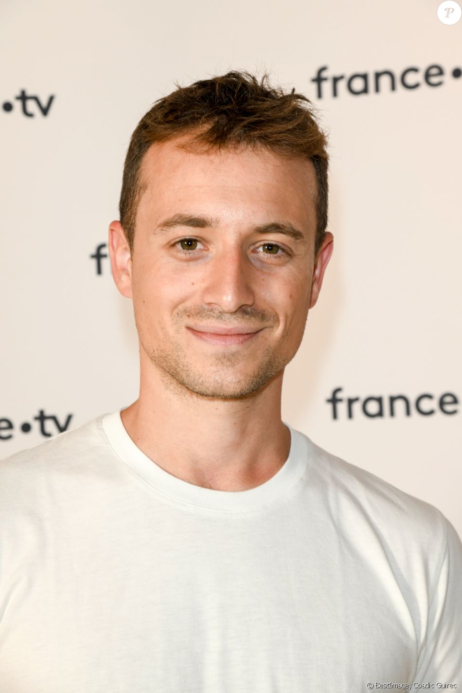 Hugo Clément au photocall de la conférence de presse de France 2 au