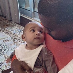 Kanye West et son fils Psalm. Novembre 2019.