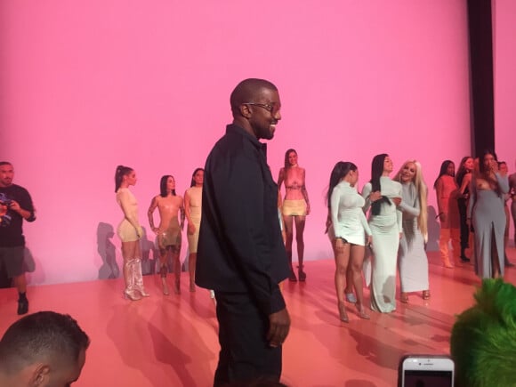 Kanye West met en scène un défilé de mode aux Pornhub Awards. Septembre 2018.