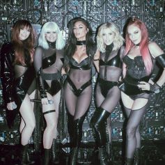 Les Pussycat Dolls interprètent leur nouveau single, "React", dans l'émission "The X Factor: Celebrity". Décembre 2019.