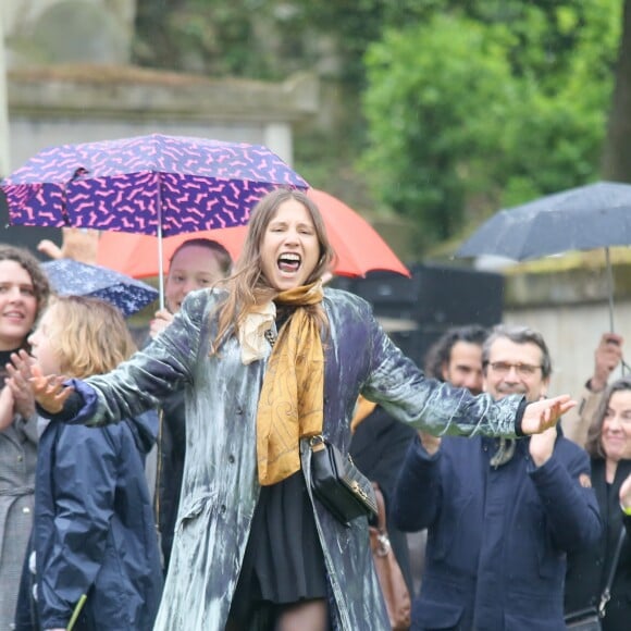 Izïa Higelin lors des obsèques de Jacques Higelin au cimetière du Père Lachaise à Paris. Le 12 avril 2018.