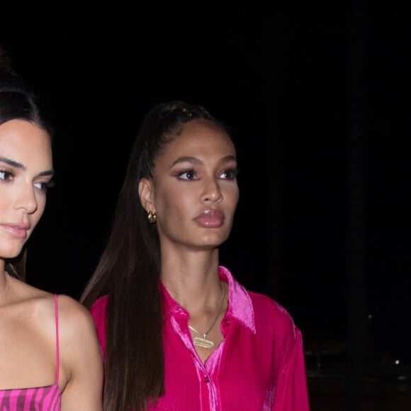 Exclusif - Kendall Jenner, Joan Smalls et Luka Sabbat arrivent à la boîte de nuit Liv à Miami. Le 4 décembre 2019.