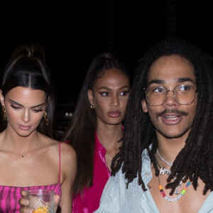 Exclusif - Kendall Jenner, Joan Smalls et Luka Sabbat arrivent à la boîte de nuit Liv à Miami. Le 4 décembre 2019.