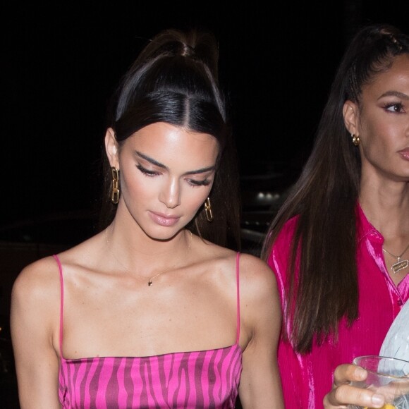 Exclusif - Kendall Jenner, Joan Smalls et Luka Sabbat arrivent à la boîte de nuit Liv à Miami. Le 4 décembre 2019.
