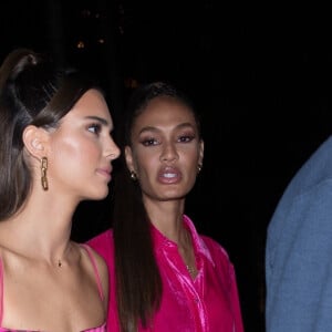 Exclusif - Kendall Jenner, Joan Smalls et Luka Sabbat arrivent à la boîte de nuit Liv à Miami. Le 4 décembre 2019.