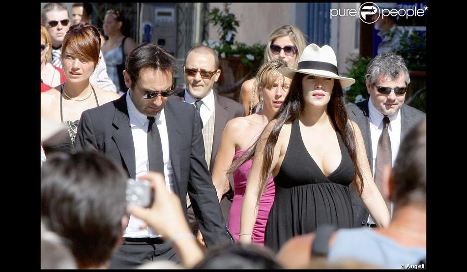 Gilles Lellouche Et Melanie Doutey Enceinte Au Mariage D Alexandra Lamy Et Jean Dujardin Le 25 Juillet 2009 Purepeople
