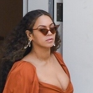 Beyoncé est allée passer la journée sur un yacht privé avec son mari J-Z, sa mère T. Knowles et son mari R. Lawson à Fort Lauderdale au sud-est de la Floride, le 16 novembre 2019
