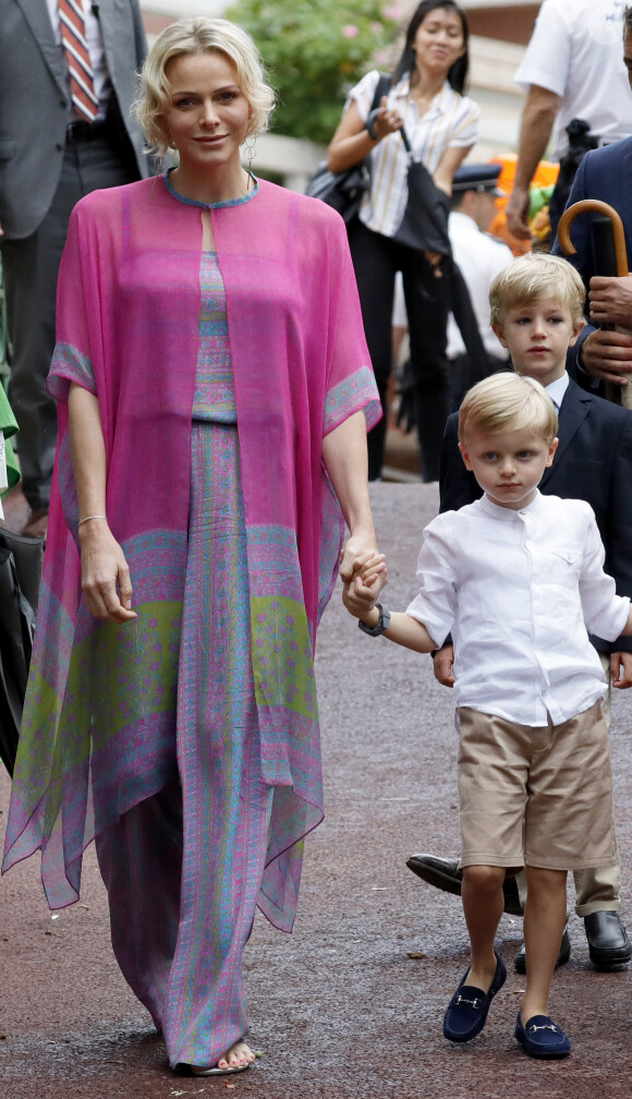 La princesse Charlene de Monaco, le prince héréditaire Jacques, la princesse Gabriella et le prince Albert II de Monaco durant le traditionnel Pique-nique des monégasques au parc princesse Antoinette à Monaco le 6 septembre 2019. Cette année, l'événement a du être légérement raccourci à cause de la pluie, la famille princière était entourée par Monseigneur Barsi, le maire de Monaco M. Georges Marsan, par leurs cousins Jean-Léonard de Massy, son fils Melchior et Mélanie De Massy. © Claudia Albuquerque/Bestimage