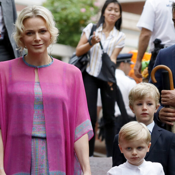 La princesse Charlene de Monaco, le prince héréditaire Jacques, la princesse Gabriella et le prince Albert II de Monaco durant le traditionnel Pique-nique des monégasques au parc princesse Antoinette à Monaco le 6 septembre 2019. Cette année, l'événement a du être légérement raccourci à cause de la pluie, la famille princière était entourée par Monseigneur Barsi, le maire de Monaco M. Georges Marsan, par leurs cousins Jean-Léonard de Massy, son fils Melchior et Mélanie De Massy. © Claudia Albuquerque/Bestimage