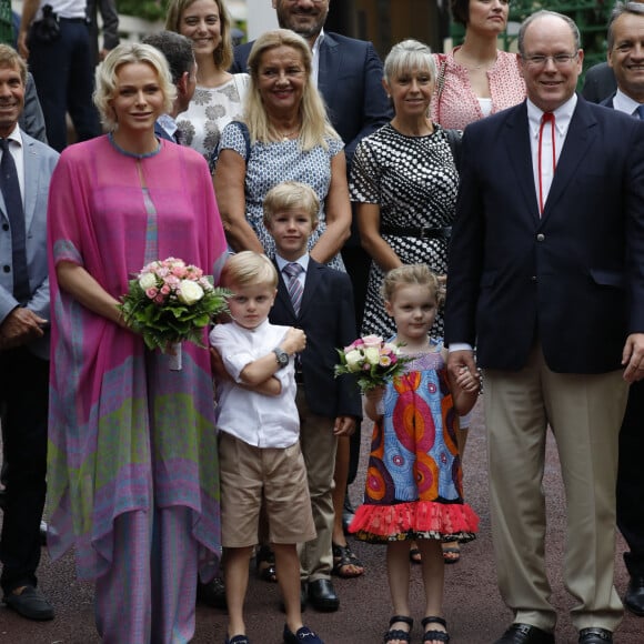 La princesse Charlene de Monaco, le prince héréditaire Jacques, la princesse Gabriella et le prince Albert II de Monaco durant le traditionnel Pique-nique des monégasques au parc princesse Antoinette à Monaco le 6 septembre 2019. Cette année, l'événement a du être légérement raccourci à cause de la pluie, la famille princière était entourée par Monseigneur Barsi, le maire de Monaco M. Georges Marsan, par leurs cousins Jean-Léonard de Massy, son fils Melchior et Mélanie De Massy. © Claudia Albuquerque/Bestimage