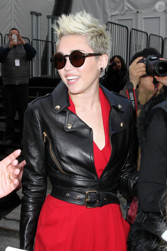 Miley Cyrus devant son hotel a New York, le 13 février 2012