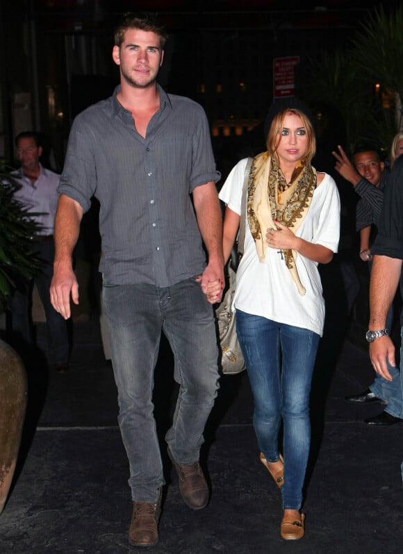 Liam Hemsworth et Miley Cyrus vont dîner au restaurant
