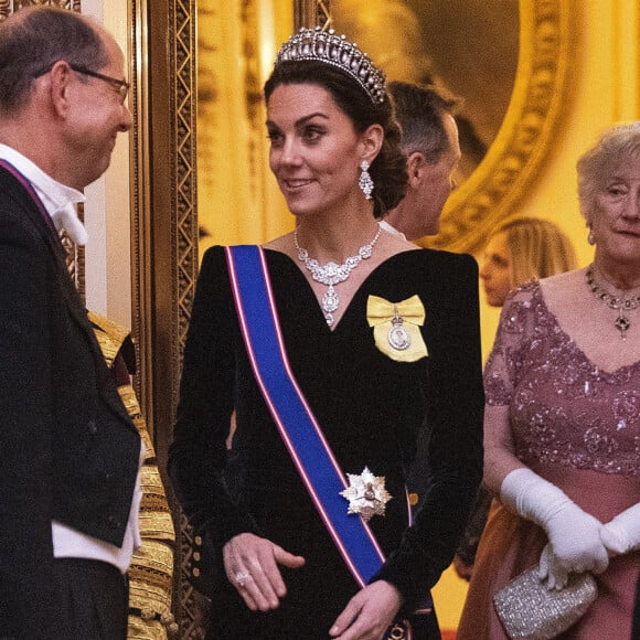 Kate Middleton, duchesse de Cambridge - La reine Elisabeth II d'Angleterre reçoit les membres du corps diplomatique à Buckingham Palace, le 11 décembre 2019.