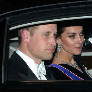 Le prince William et son épouse Kate Middleton arrivent au palais de Buckingham pour la réception organisée par la reine Elizabeth pour les membres du corps diplomatique, le 11 décembre 2019.