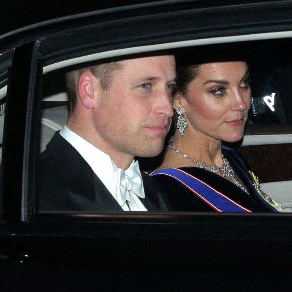 Le prince William et son épouse Kate Middleton arrivent au palais de Buckingham pour la réception organisée par la reine Elizabeth pour les membres du corps diplomatique, le 11 décembre 2019.