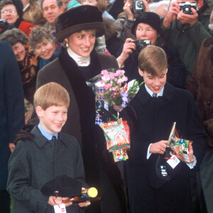 Diana avec ses fils les princes William et Harry - Messe de Noël à Sandringham, 1994.