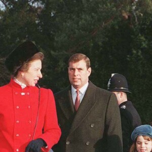 La princesse Anne, le prince Andrew, le prince Philip, le prince Charles et ses fils William et Harry - Messe de Noël à Sandringham, 1996.