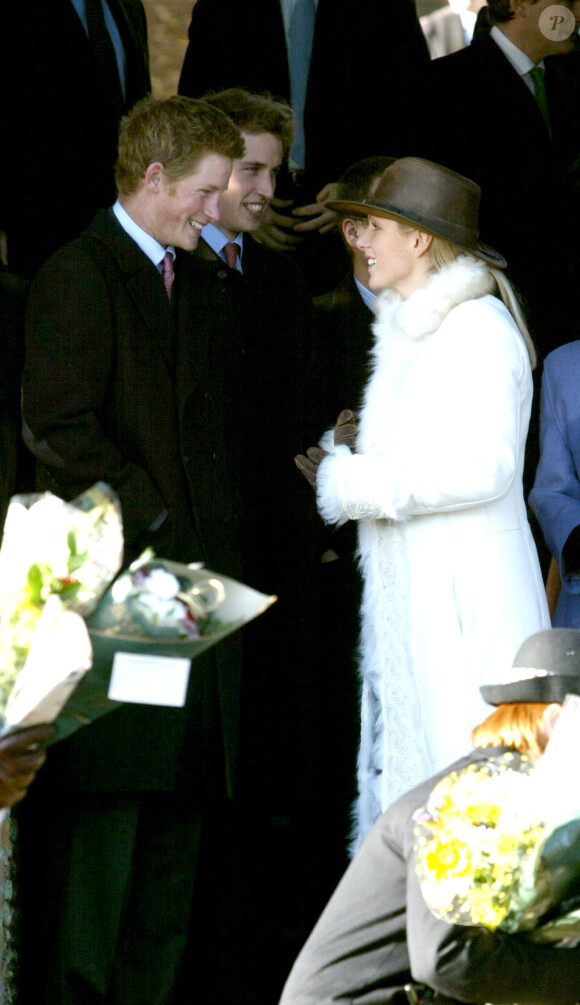 Le prince Harry, son frère le prince William et leur cousine Zara Phillips à Sandringham pour la messe de Noël, en 2004.
