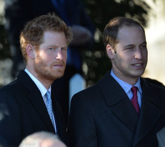 Le prince Harry et son frère le prince William - La famille royale d'Angleterre se rend à la messe de Noël à Sandringham, le 25 décembre 2013.