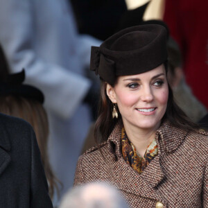 Le prince William, Kate Middleton et le prince Harry - La reine accompagnée des membres de la famille royale anglaise assiste à la messe de Noël à Sandringham, le 25 décembre 2014.