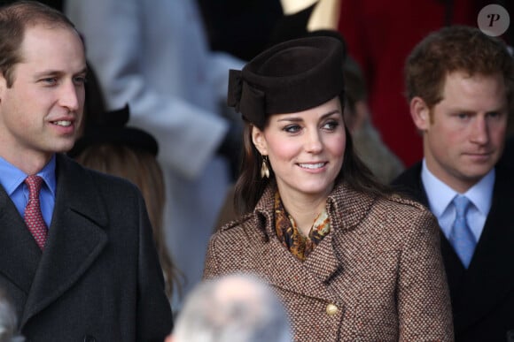 Le prince William, Kate Middleton et le prince Harry - La reine accompagnée des membres de la famille royale anglaise assiste à la messe de Noël à Sandringham, le 25 décembre 2014.
