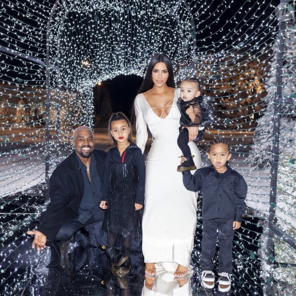 Kim Kardashian, Kanye West et leurs trois enfants North, Saint et Chicago fêtent le réveillon de Noël. Calabasas, le 24 décembre 2018.