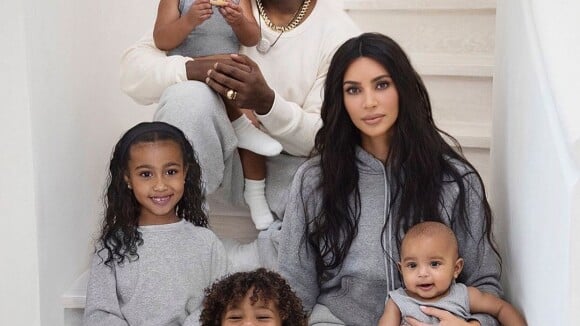 Kim Kardashian et Kanye dévoilent leur carte de Noël, qui n'en est pas une !