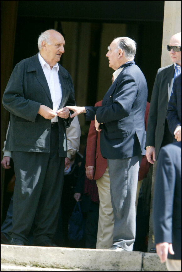 Pierre Tchernia et son ami Bernard Lavalette à Paris en 2004 aux obsèques d'Odette Laure.