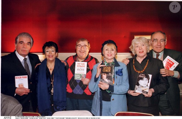 Bernard Lavalette (à droite) en 1998 au Théâtre de Paris lors d'une séance de dédicaces, avec Roger Pierre, Micheline Dax, Henri Tisot, Annie Cordy et Colette Renard.